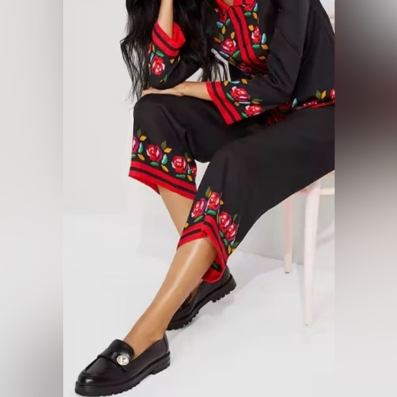 kate spade Pants - Kate Spade silk blend pants with Rose Border - NWT - Size Large